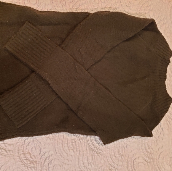 Brown cross-over vneck long sleeve brown sweater - Picture 4 of 4